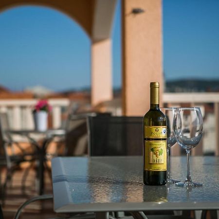 Kaja - Right Next To The Beach Trogir Exterior photo