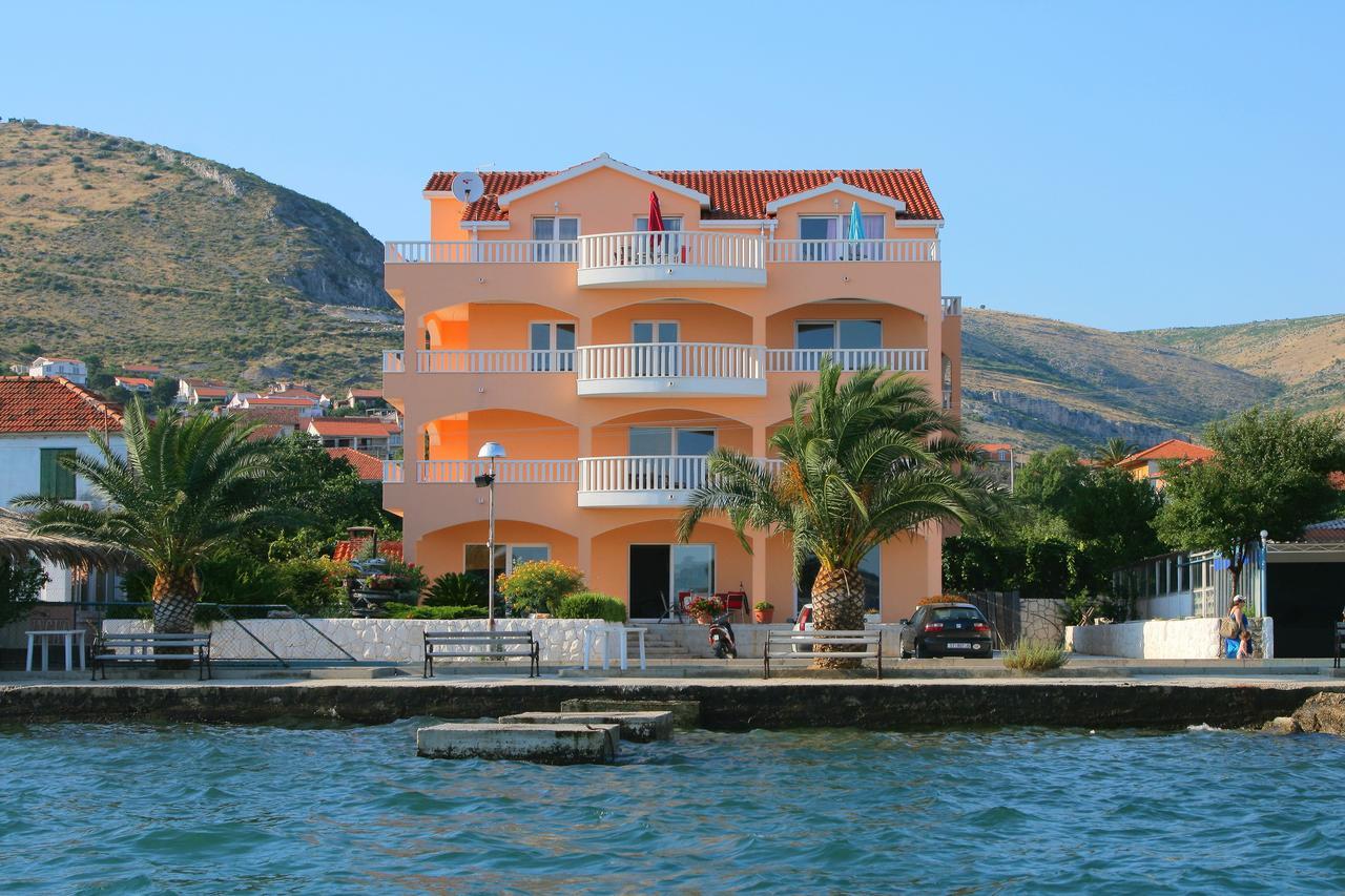 Kaja - Right Next To The Beach Trogir Exterior photo