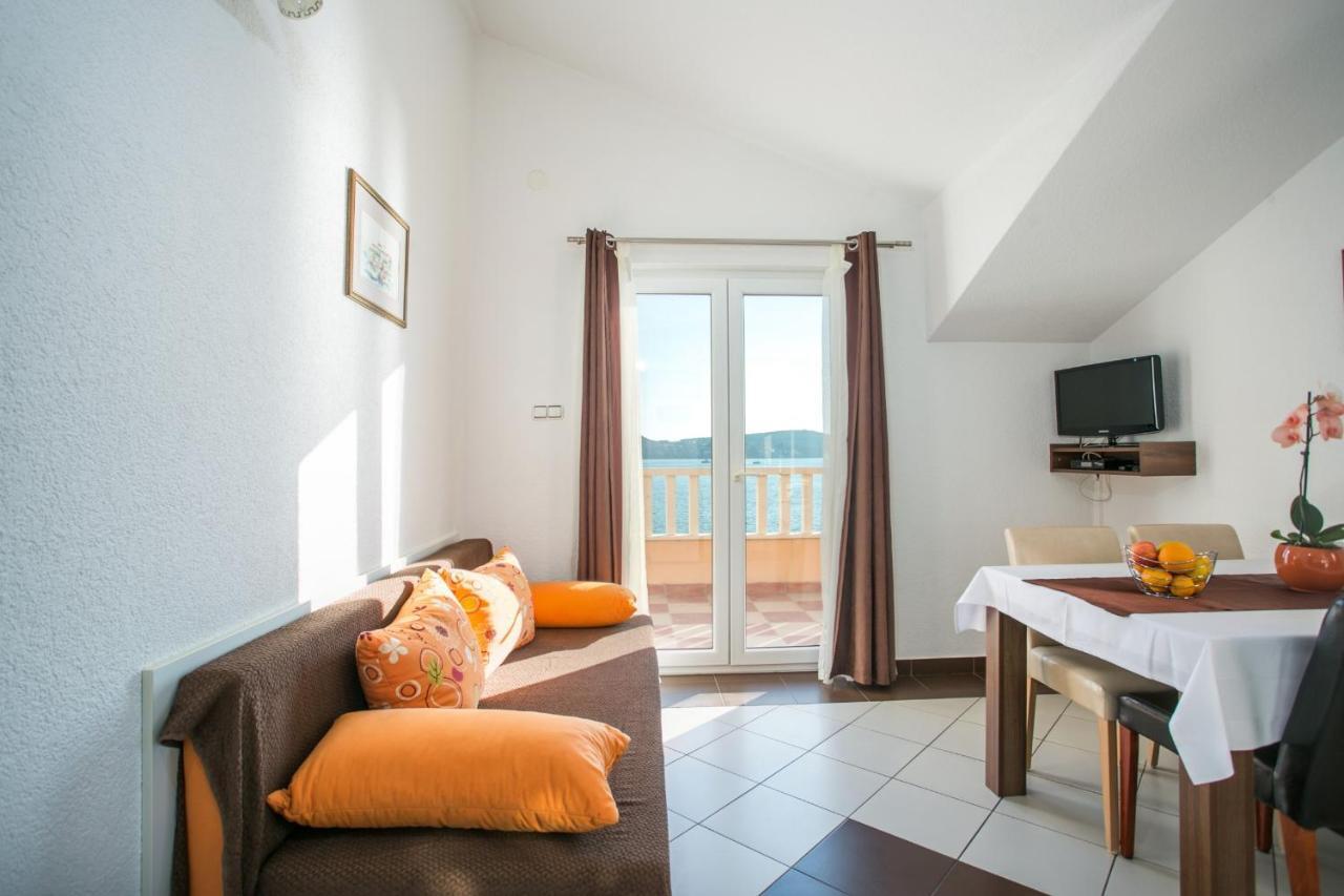 Kaja - Right Next To The Beach Trogir Exterior photo