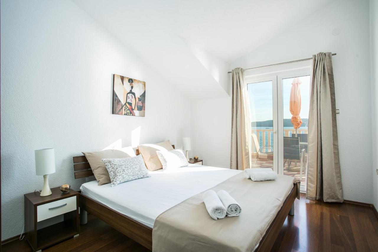 Kaja - Right Next To The Beach Trogir Exterior photo