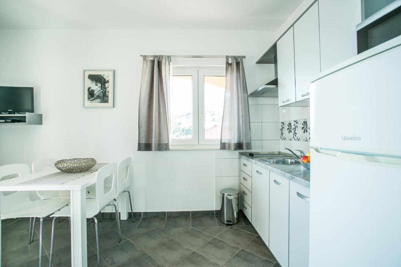 Kaja - Right Next To The Beach Trogir Exterior photo