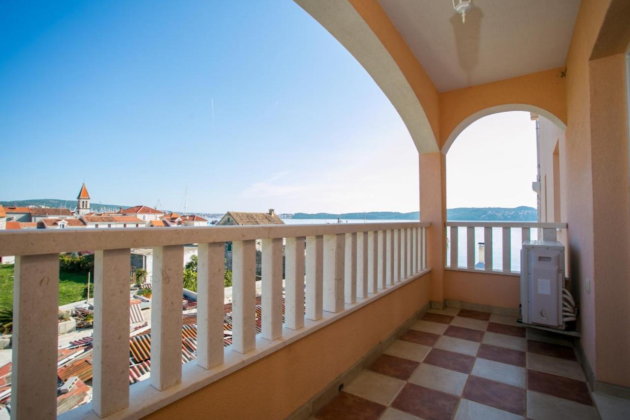 Kaja - Right Next To The Beach Trogir Exterior photo