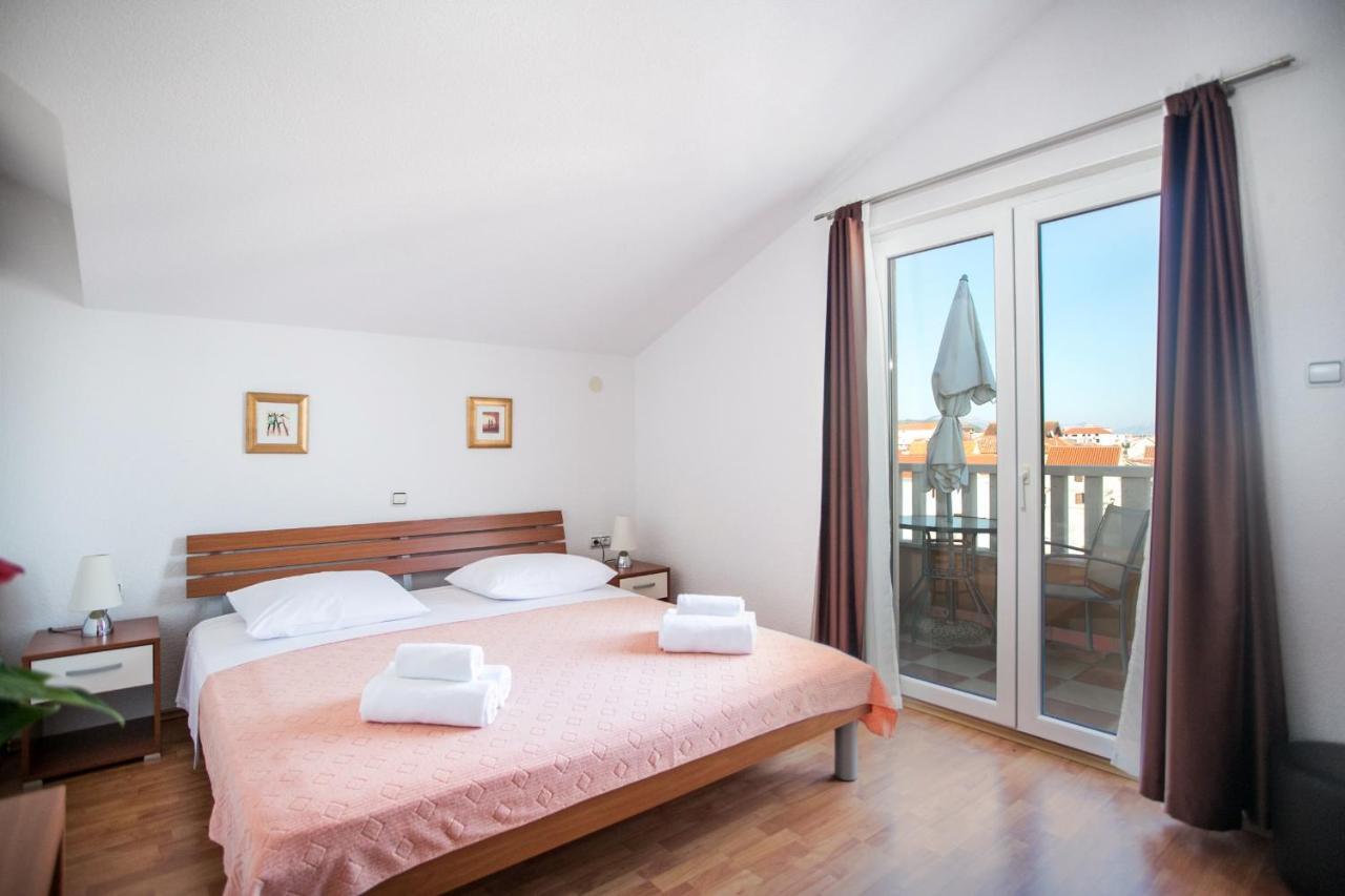 Kaja - Right Next To The Beach Trogir Exterior photo