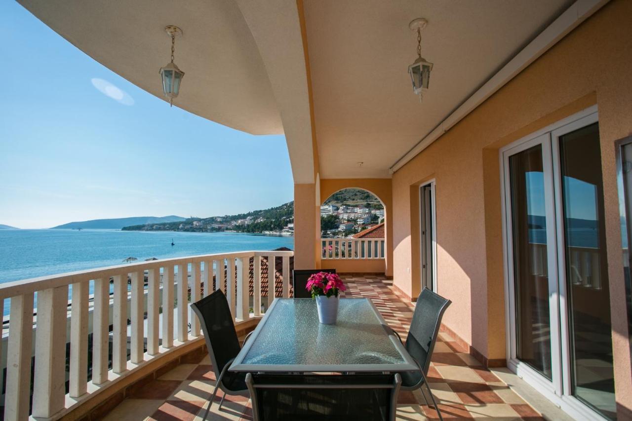 Kaja - Right Next To The Beach Trogir Exterior photo